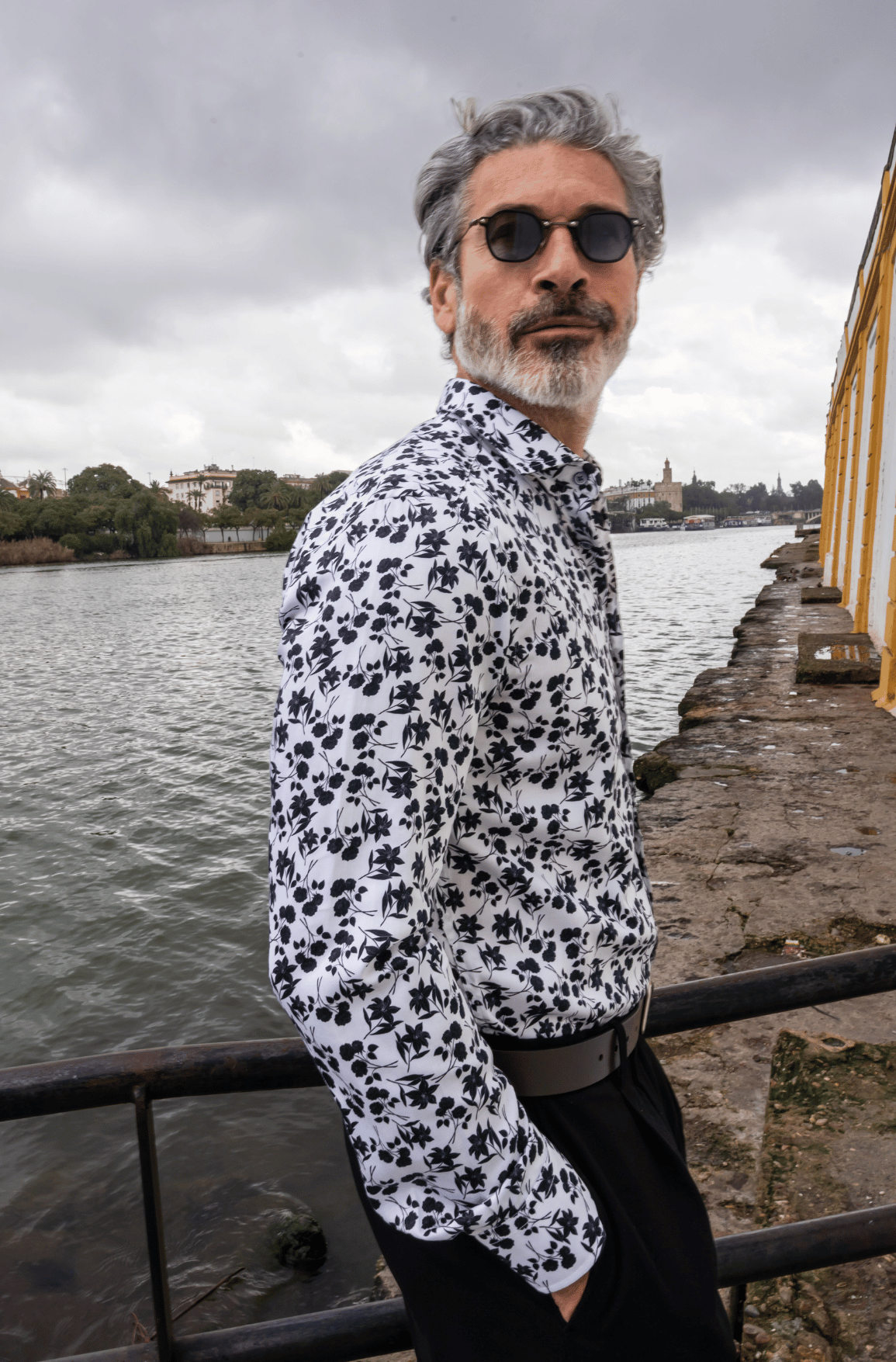 Camisa Manga Larga Monttesco Fantasía Flores Negras