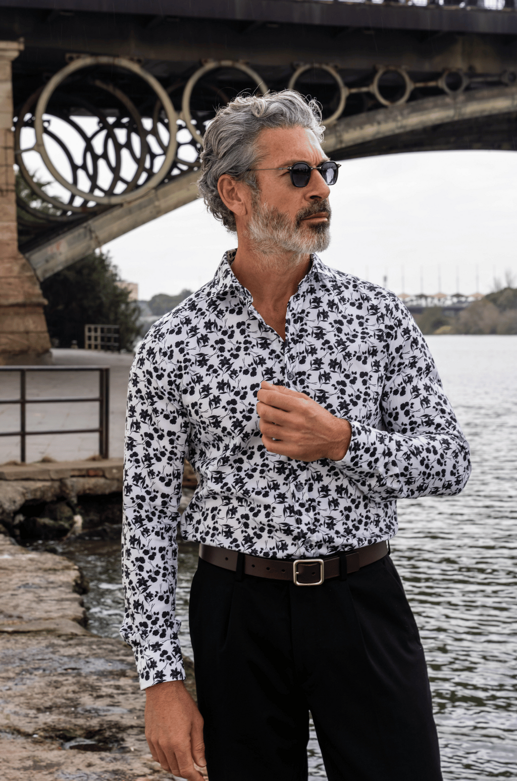 Camisa Manga Larga Monttesco Fantasía Flores Negras