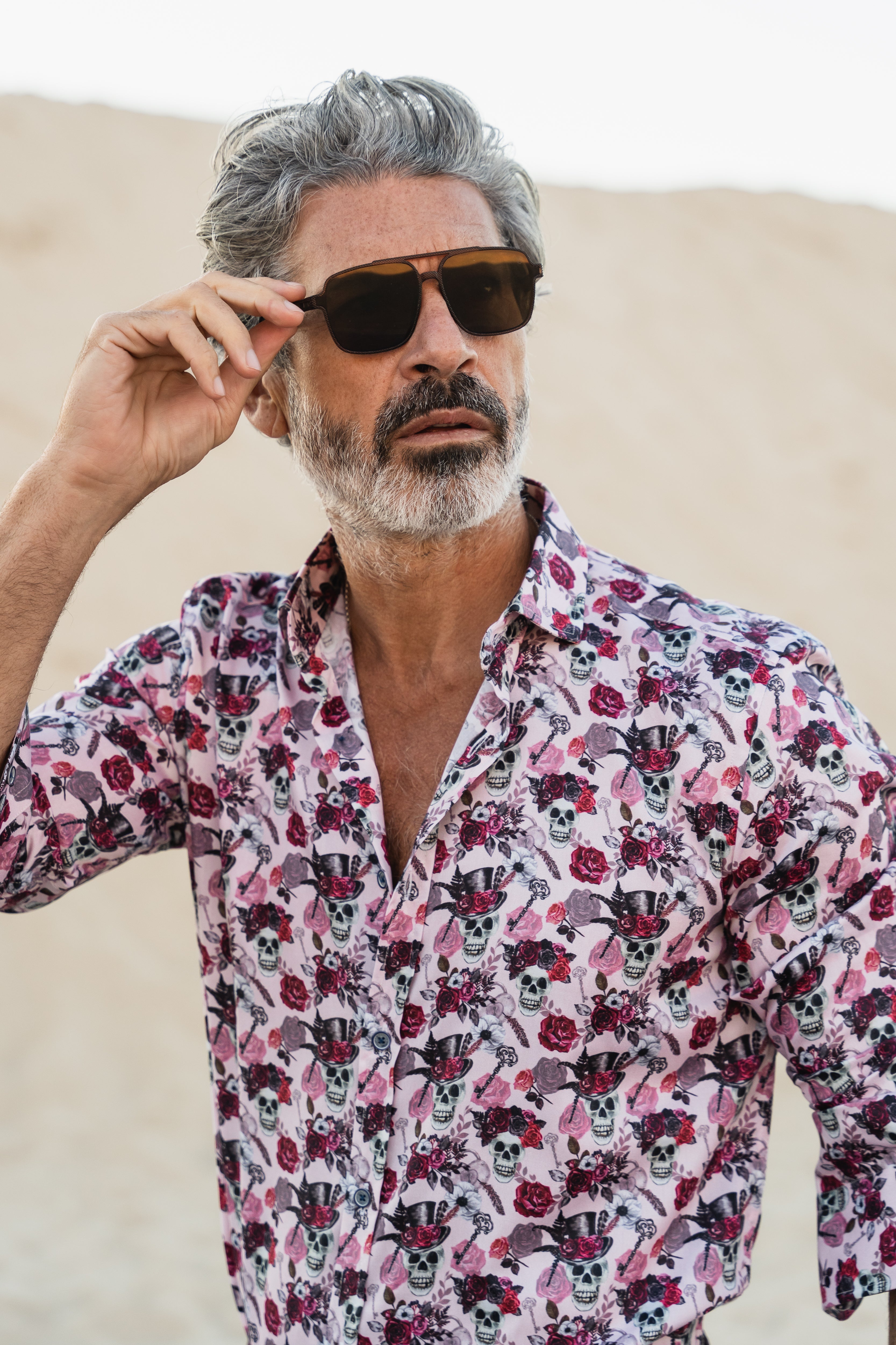 Camisa manga larga estampada fantasía calaveras rosa monttesco